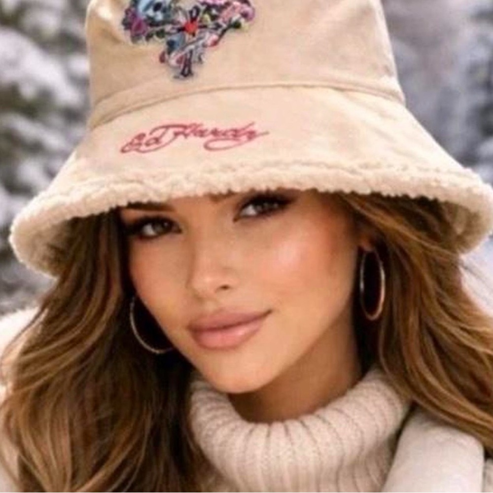NWT Ed Hardy Embroidered Fleece Bucket Beige Sherpa Hat - Y2K Vintage Style